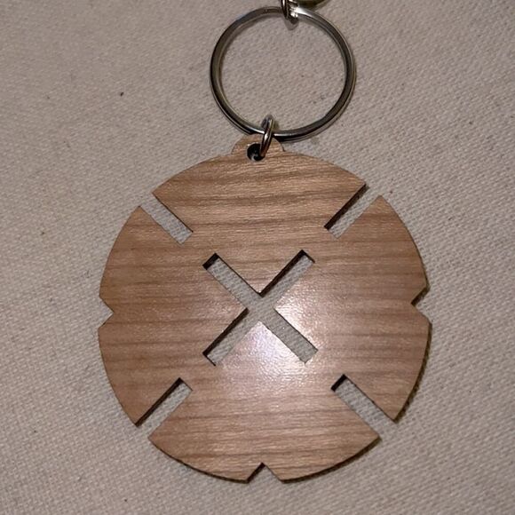 Celtic knot round etched, embossed wood keyring w silver ring and clasp NWOT - Picture 4 of 5